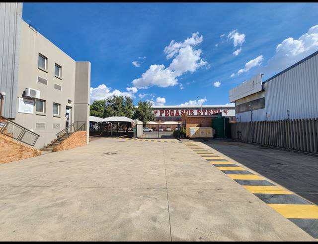2,355M² WAREHOUSE TO LET IN TUNNEY